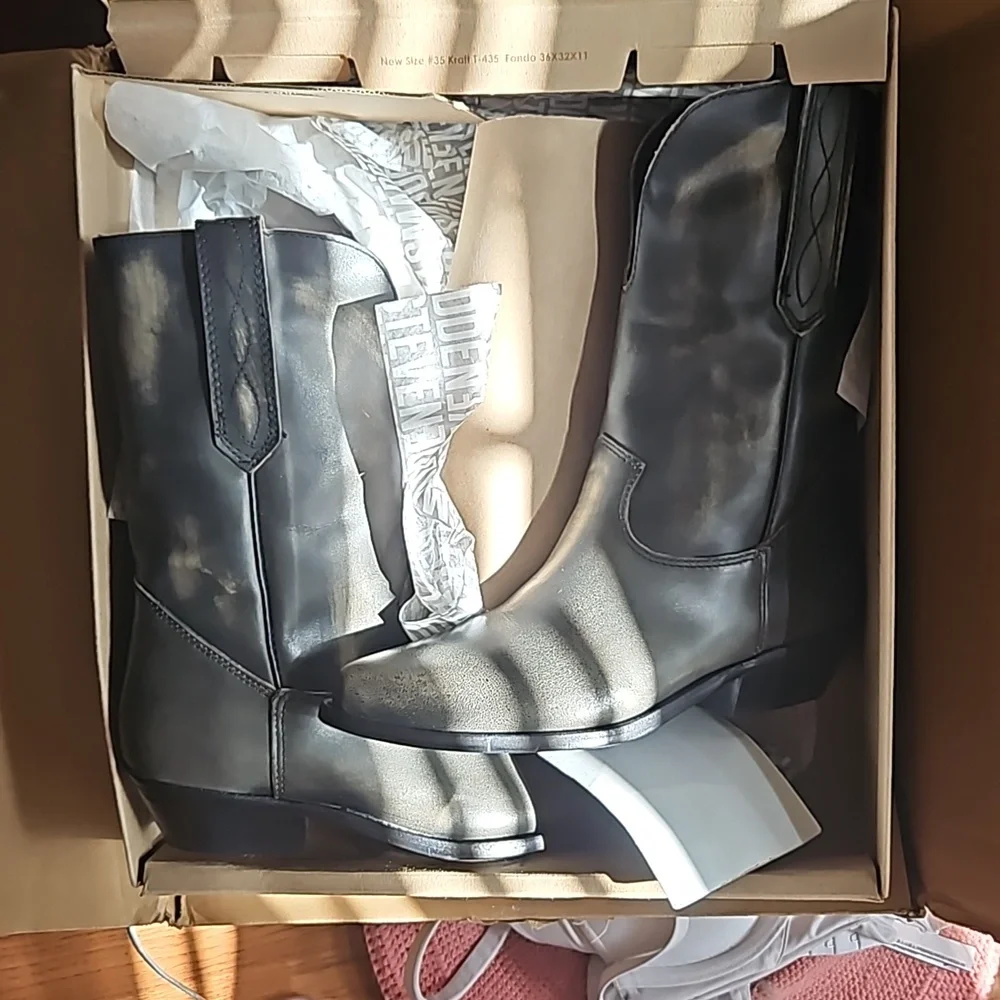 Steve Madden Rumer Distressed Brown Boot. New in box, never worn. - Picture 7 of 8